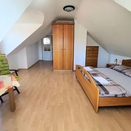 Semesterbostad Vila Plana Nad Luznici